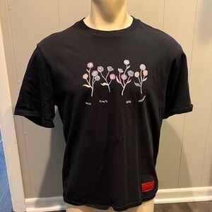 CHNGE Men’s Large Black Short Sleeve Tee with Floral Design